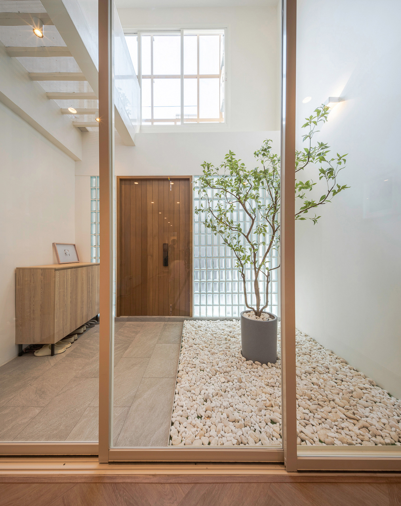 รีโนเวทตึกแถว 4 ชั้น ประตู