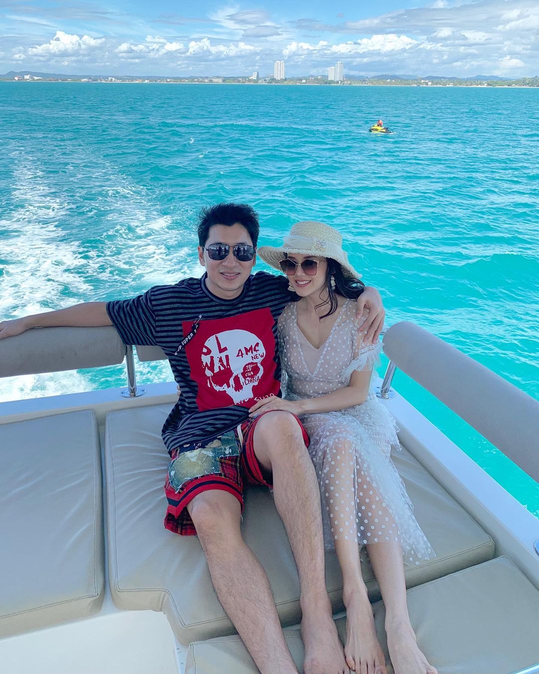 แยม ธมลพรรณ์ 