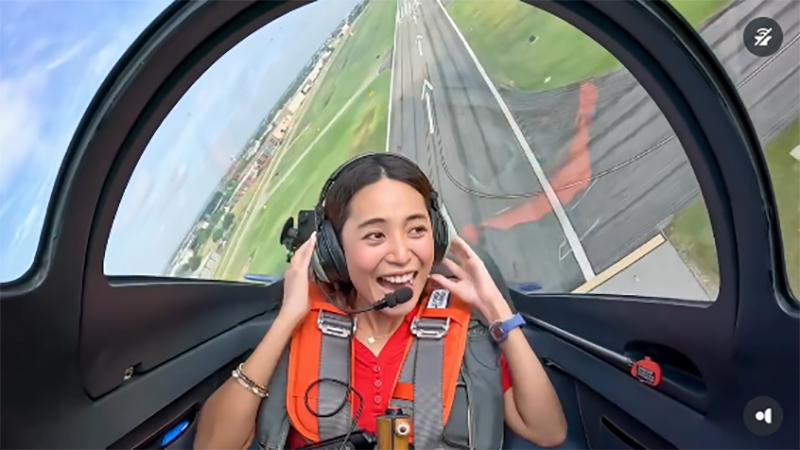  คลิปอดีตนางเอกสาวเฉี่ยว ขับเครื่องบินสุดเท่