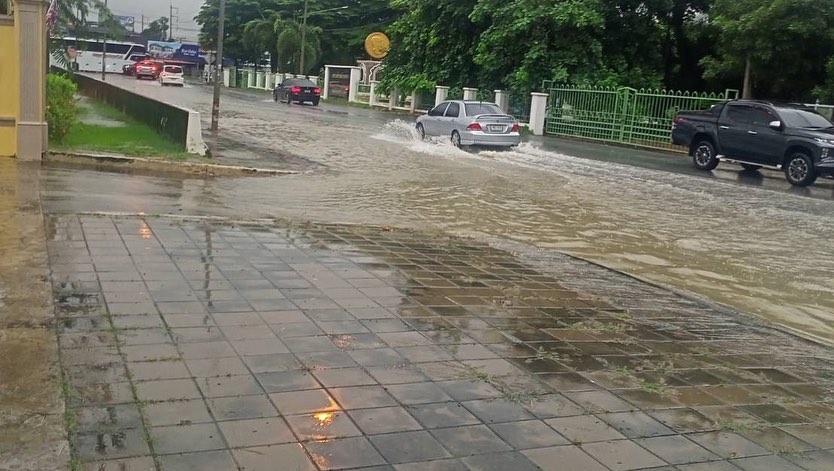 น้ำท่วมบ้านดารา