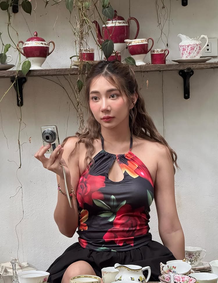 น้ำฝน ปริตา ดารา 7 สี ใส่ทูพีซเซ็กซี่ แชะภาพริมทะเล