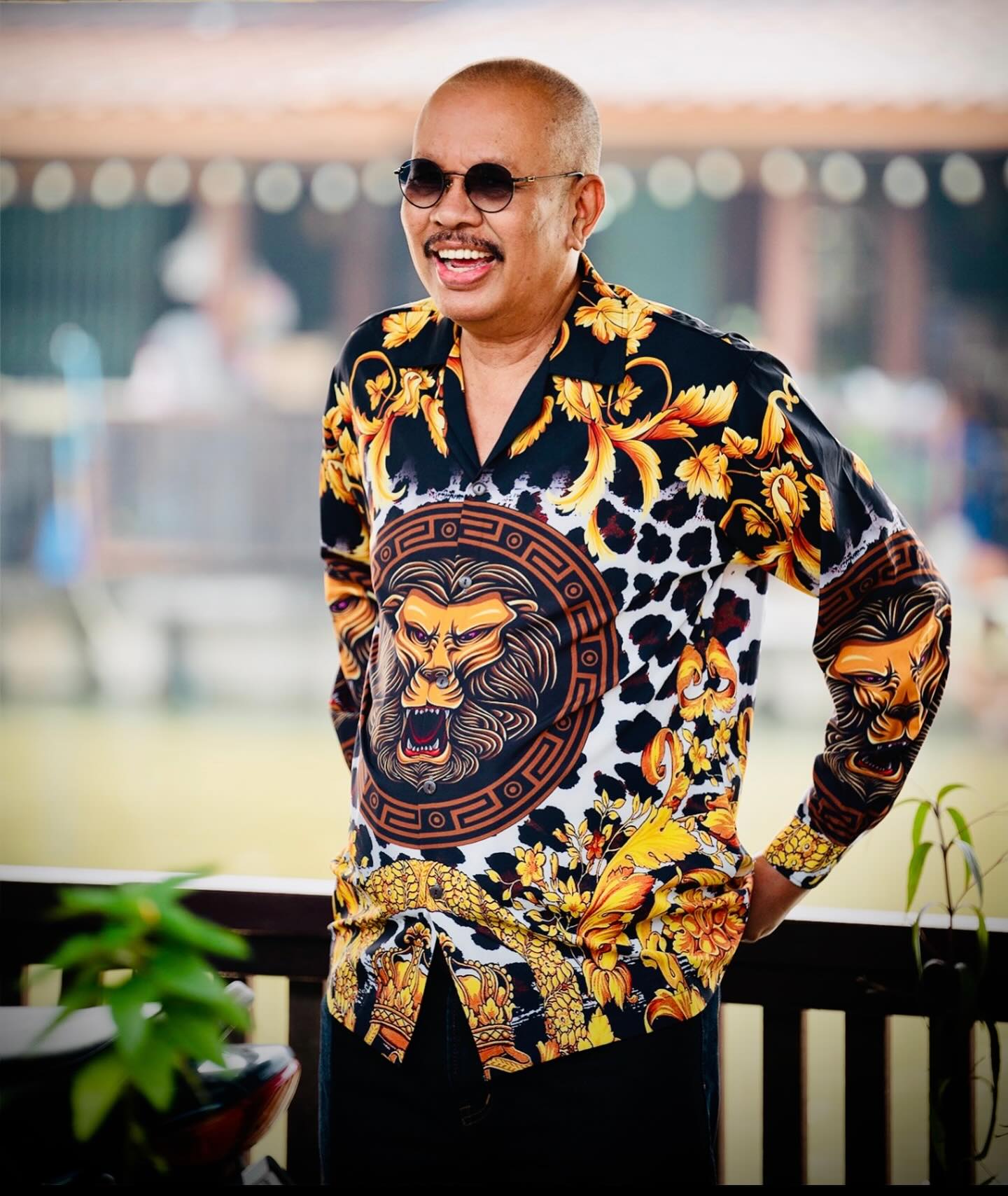 โน้ต เชิญยิ้ม 