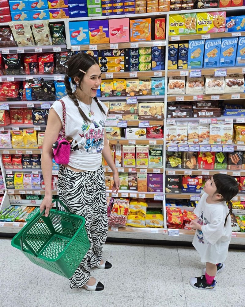 น้องแอบิเกล กับแม่ชมพู่ อารยา