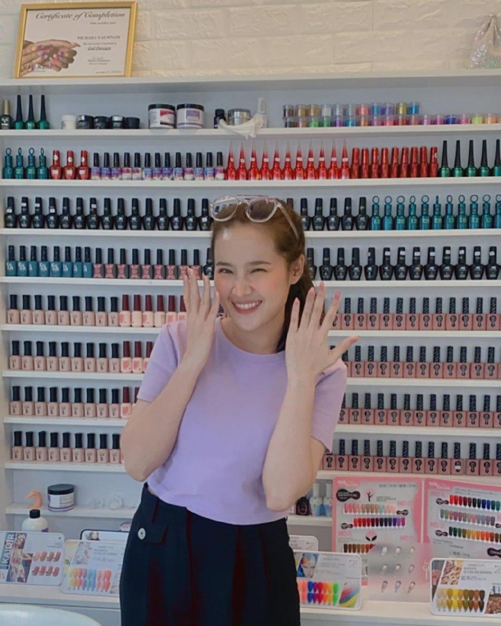 แอนนี่ สรารัตน์