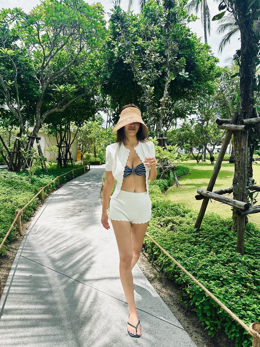 เอมมี่ มรกต