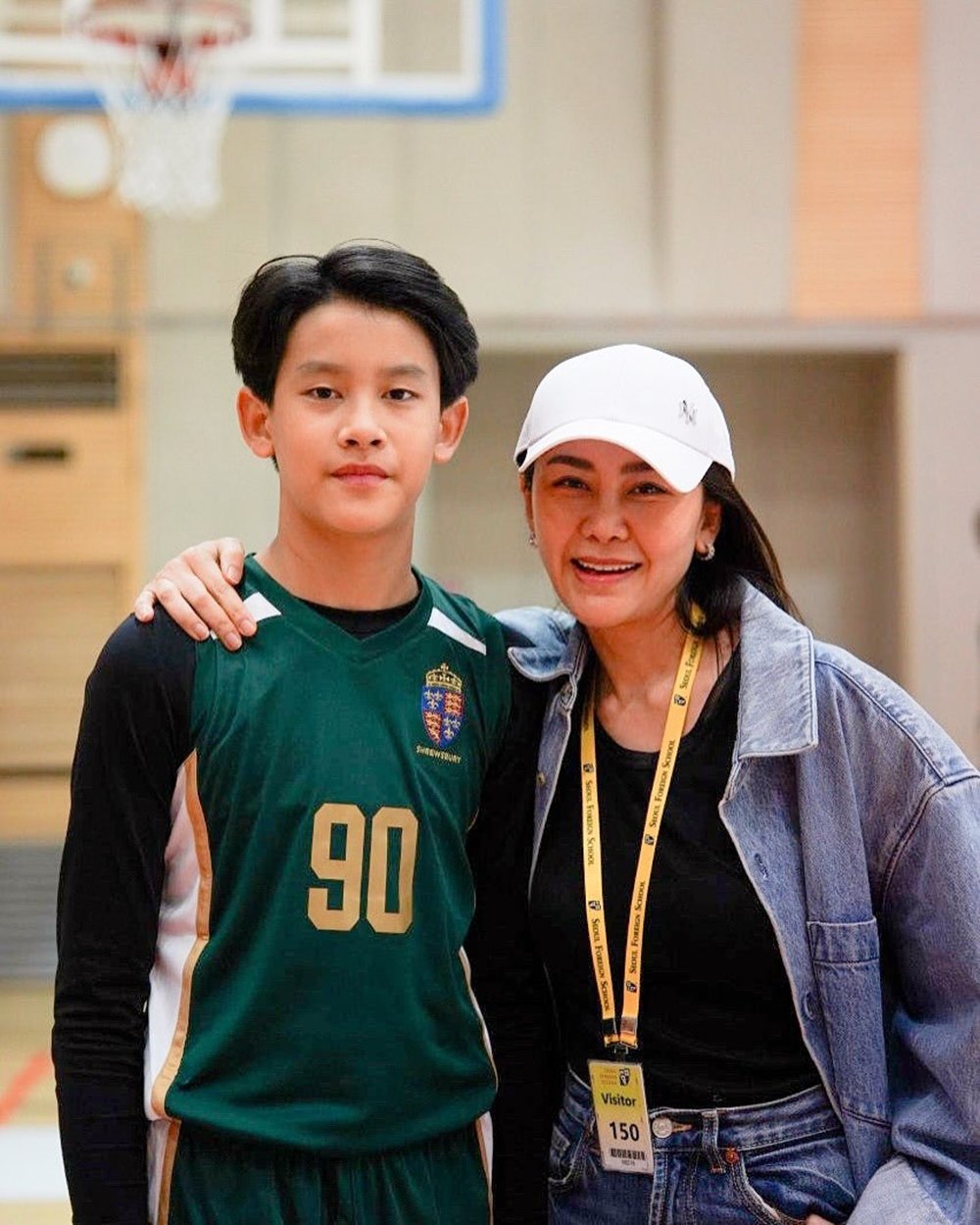 น้องนพ ลูกชาย นาเดีย โสณกุล บินเรียนต่อ Harrow อังกฤษ ลองยูนิฟอร์มหล่อเท่สมฐานะ 