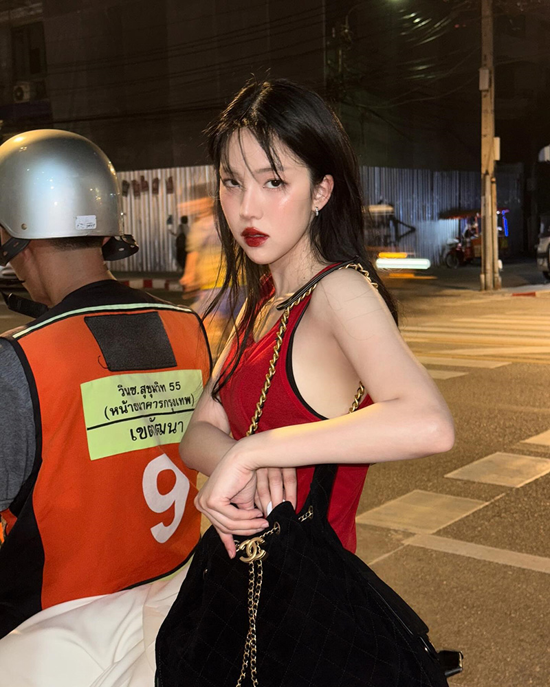 จนิส เป่าผมหน้ากระจกฉบับคนแซ่บ 