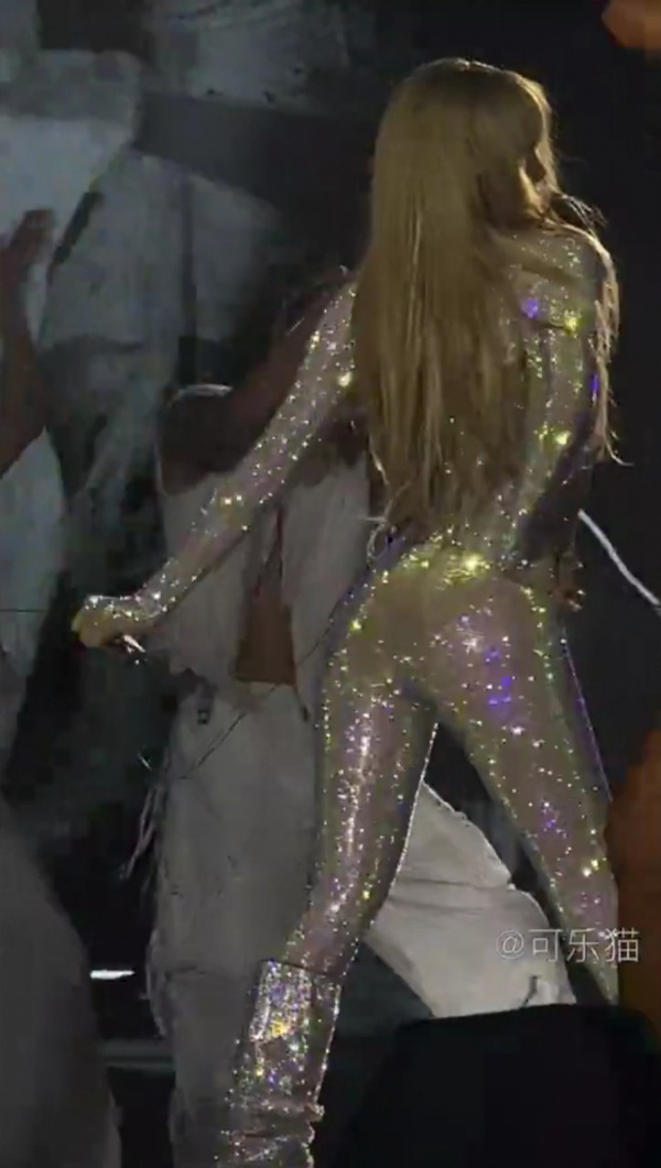 ลิซ่า ชุดขึ้นคอนเสิร์ต BLACKPINK