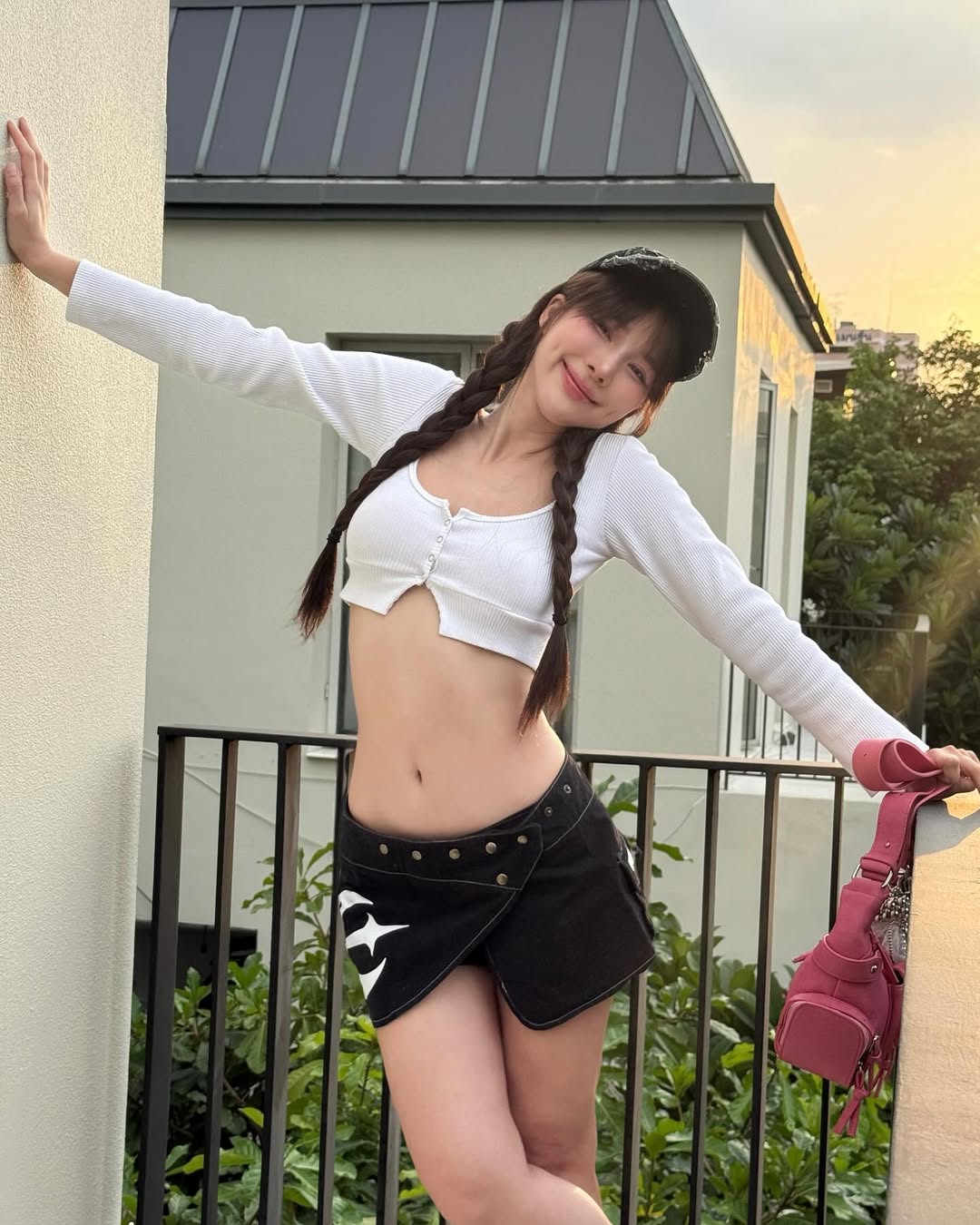 จันจิ จันจิรา นุ่งทูพีซอวดหุ่นแซ่บท่อนบน