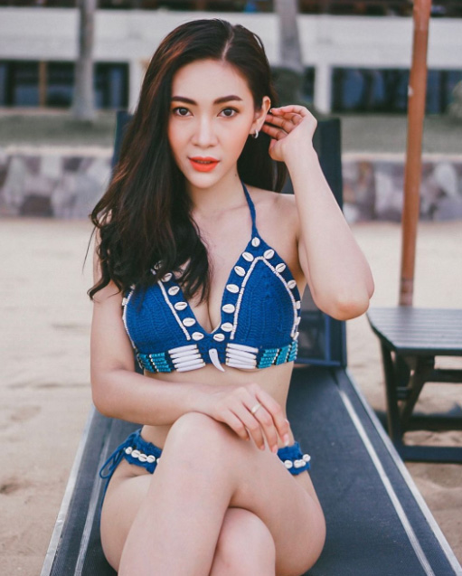 แคท อาทิติยา ชุดว่ายน้ำ