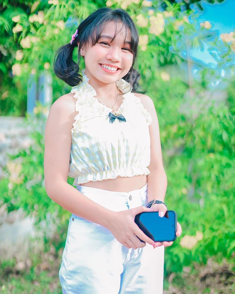 ลิลลี่ ได้หมดถ้าสดชื่น ชุดว่ายน้ำ โชว์เอวและขาอ่อน แฟนคลับมีหวง  บอกเปลี่ยนชุดเลย