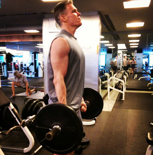 ปีเตอร์ ธูนสตระ ประวัติ