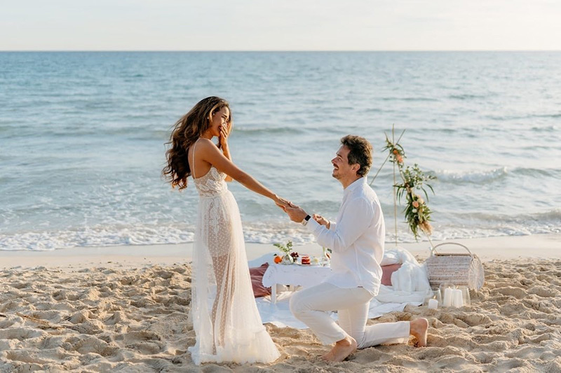 เมญ่า สุดแฮปปี้ แฟนหนุ่มสายฝอ คุกเข่าขอแต่งงาน