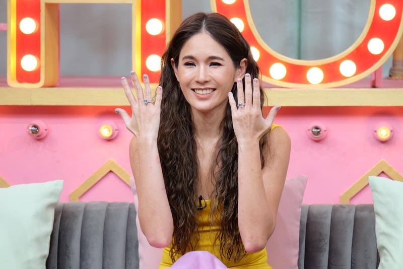 จิ๊บ ปกฉัตร