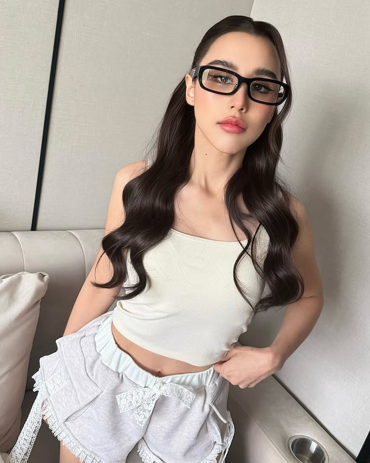 ลิลลี่ ภัณฑิลา ปล่อยภาพเด็ด ! ใส่ทูพีซตัวน้อยแชะภาพกลางขุนเขา 