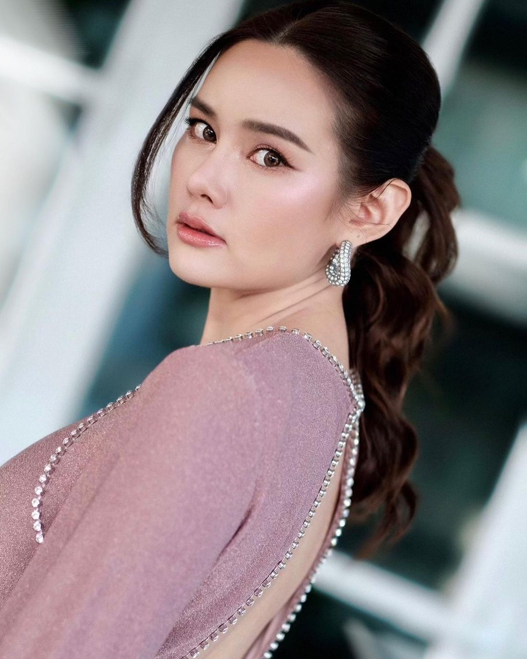 หญิง รฐา