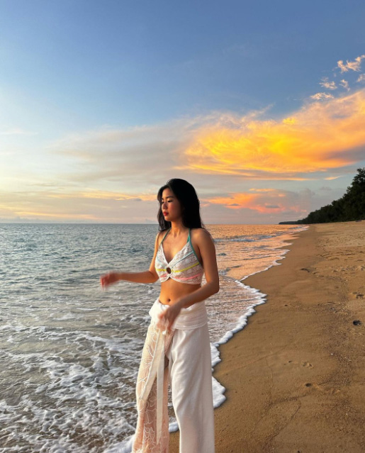 ก้อย อรัชพร กับ 15 ภาพชุดว่ายน้ำเซ็กซี่เบา ๆ สไตล์หมวยแซ่บ