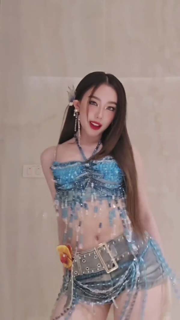 อ๊ะอาย 4EVE แปลงโฉมเป็นนางฟ้าแมงกะพรุน