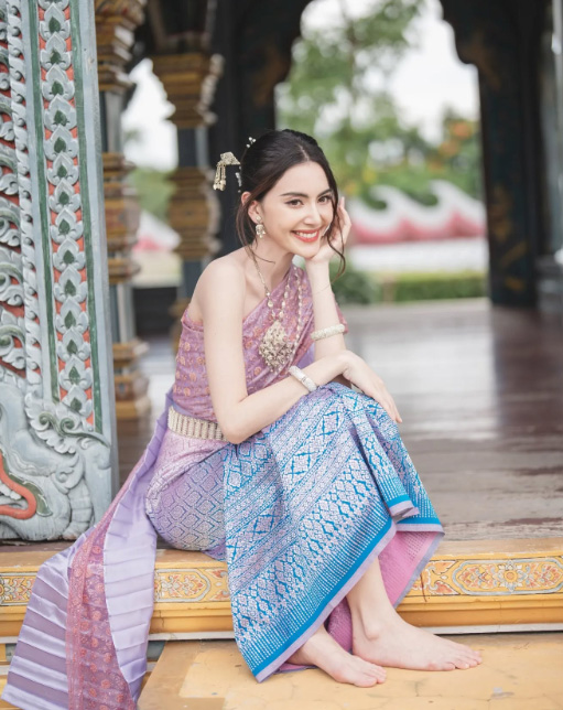 ใหม่ ดาวิกา