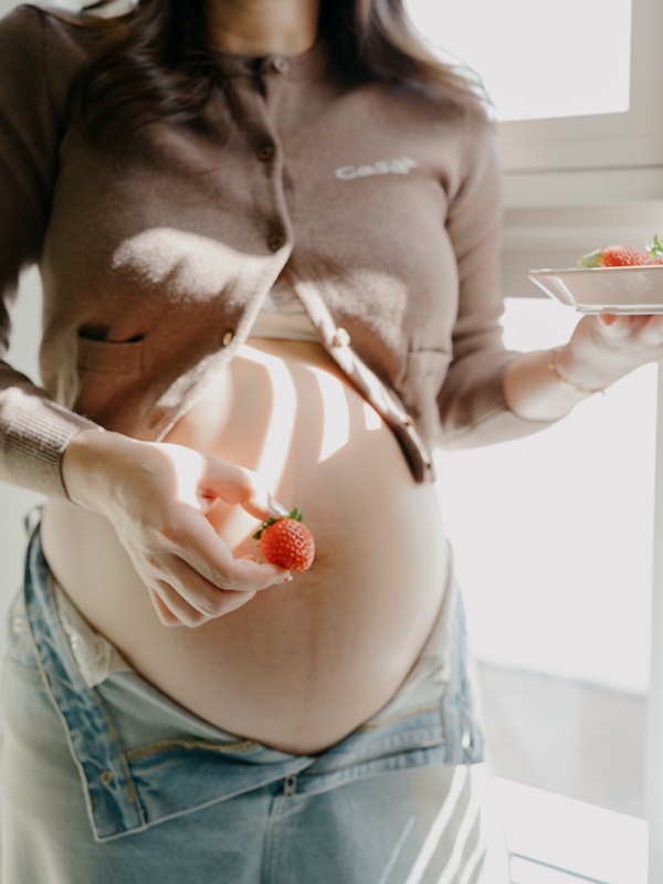 เจมส์ จิรายุ อวดภาพหวาน โฟม อุ้มท้อง 38 สัปดาห์