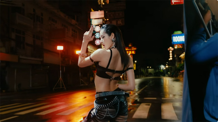 เบื้องหลัง ROCKSTAR