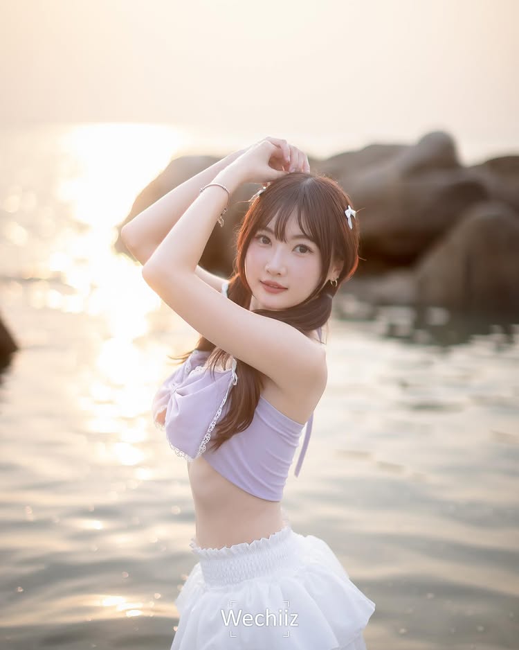 ไข่มุก วรัทยา หรือ ไข่มุก BNK48 จัดลุคสดใสซาบซ่า นุ่งสั้น แชะภาพริมหาด