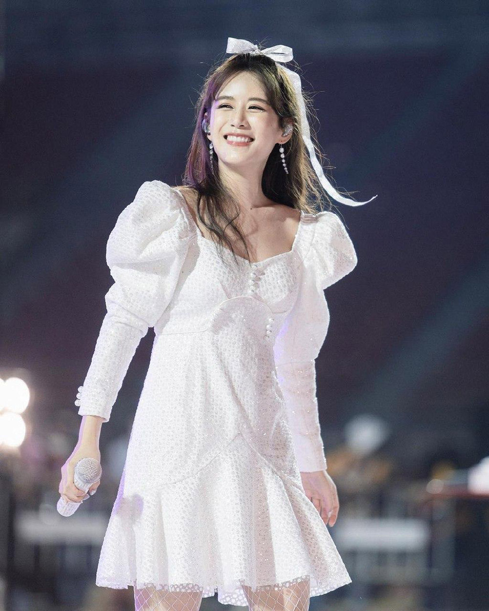 แฟชั่น, เสื้อสีขาว