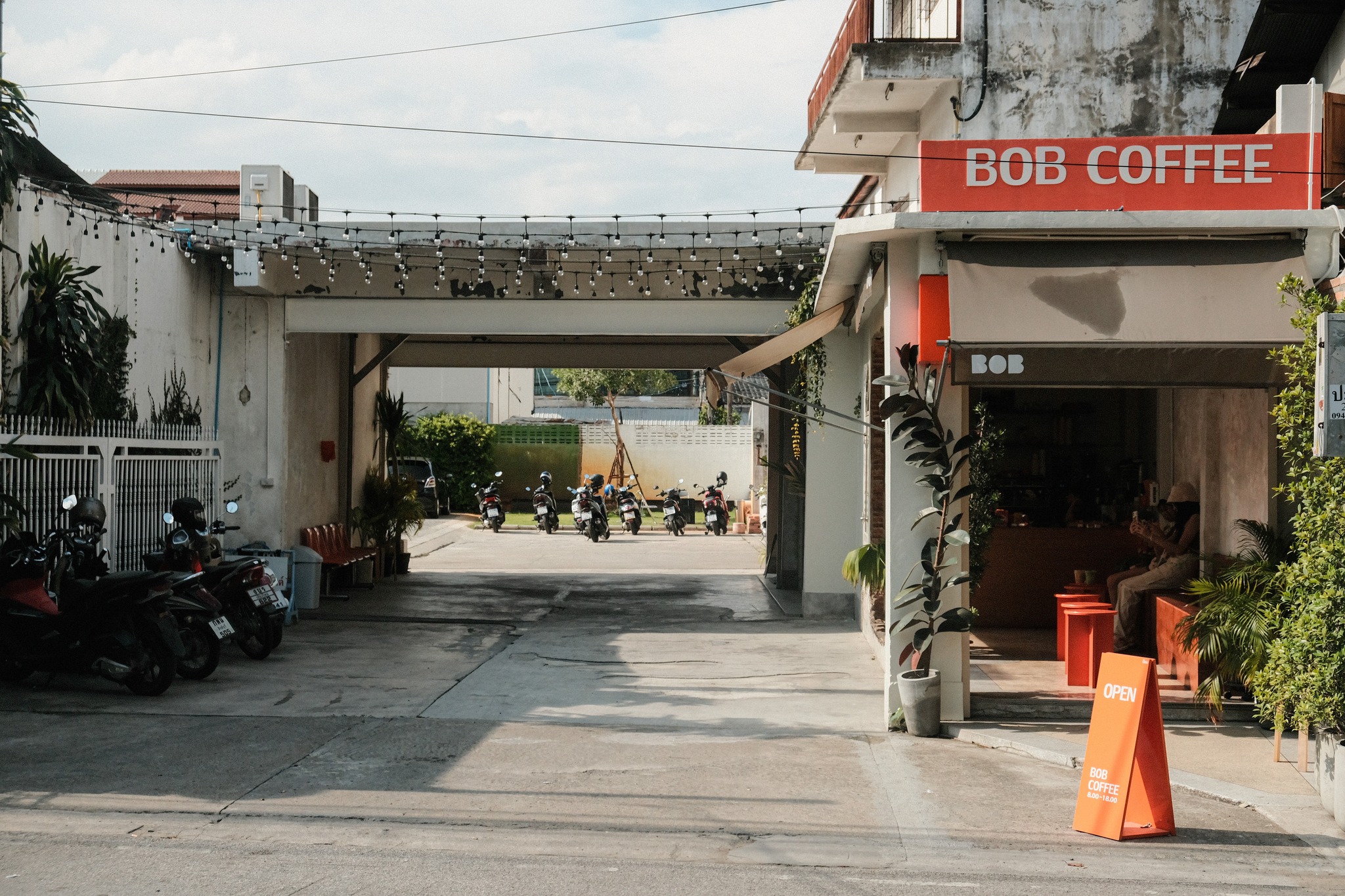 Bob Coffee คาเฟ่เชียงใหม่ ฟีลดีน่านั่งย่านสันติธรรม