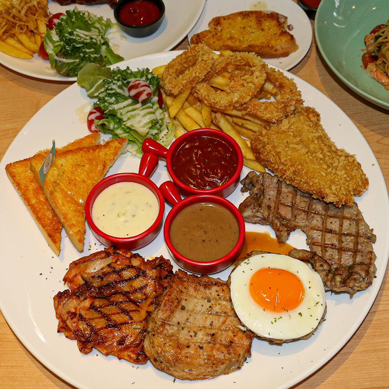 ร้านอาหารจานยักษ์ Hungry Nerd