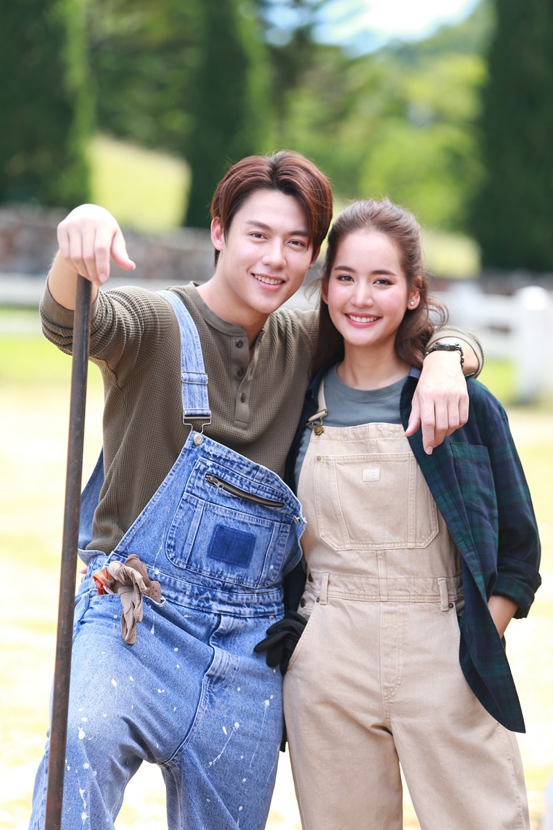 ใต้เงาตะวัน
