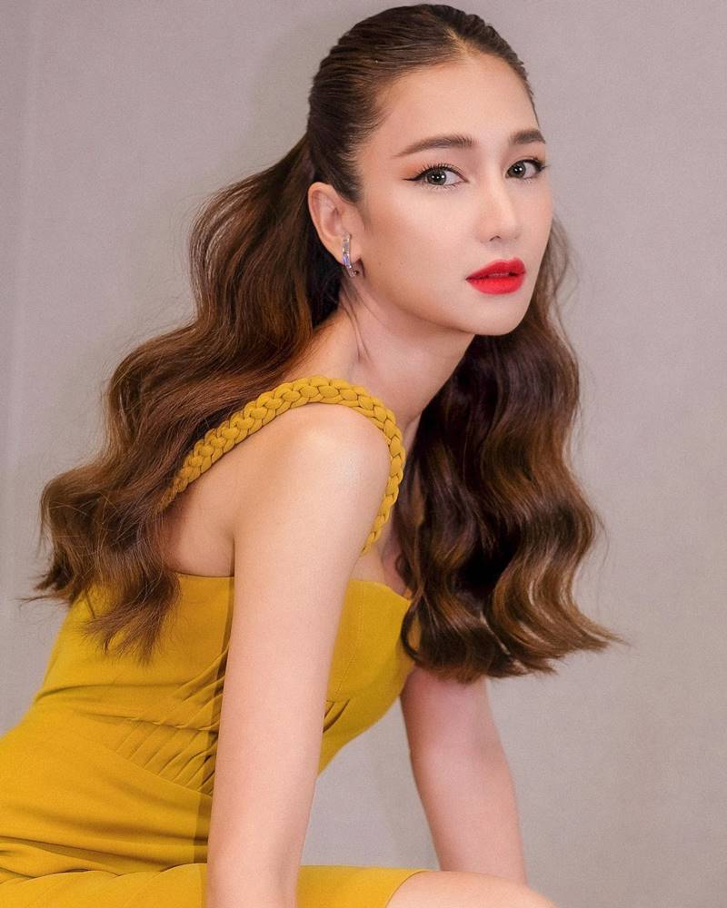 เนย โชติกา, ไฮโซอาร์ม