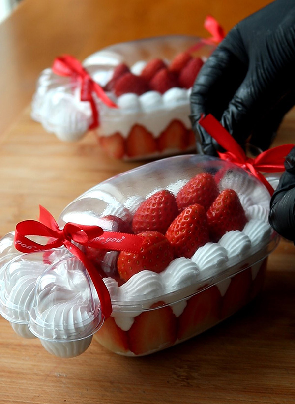 สูตรเค้กสตรอว์เบอร์รีในกล่องลูกกวาด สูตรเค้ก เค้กสตรอว์เบอร์รี สูตรขนม