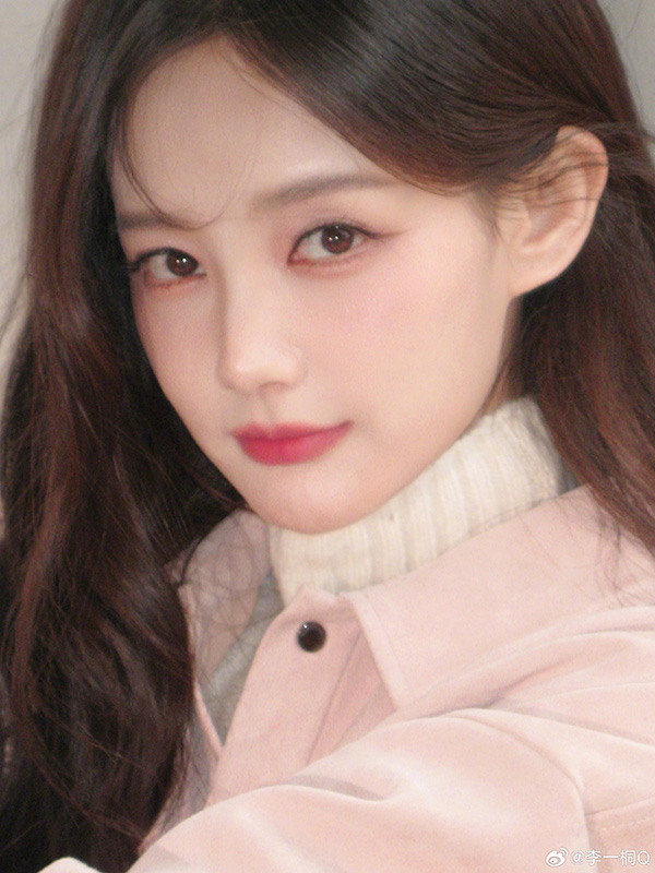 หลี่อี้ถง ประวัติ