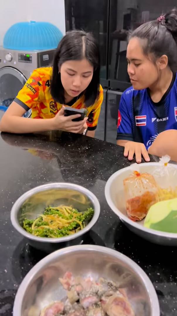 กระต่าย พรรณนิภา กินผัดเผ็ดจระเข้