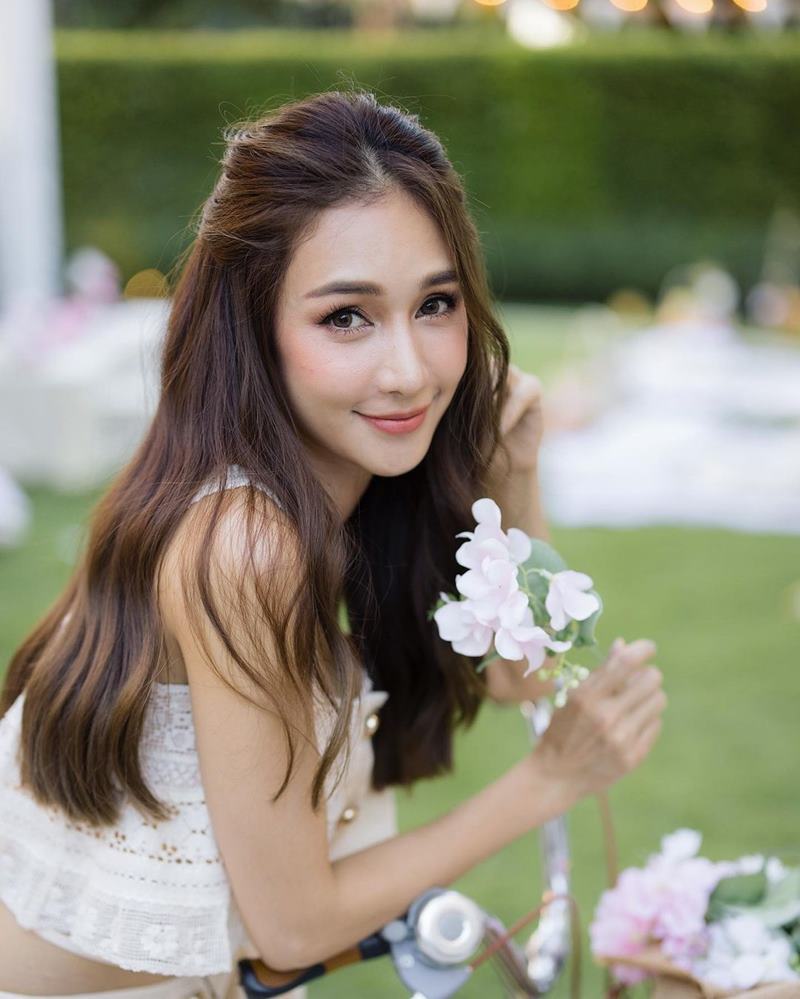 เนย โชติกา