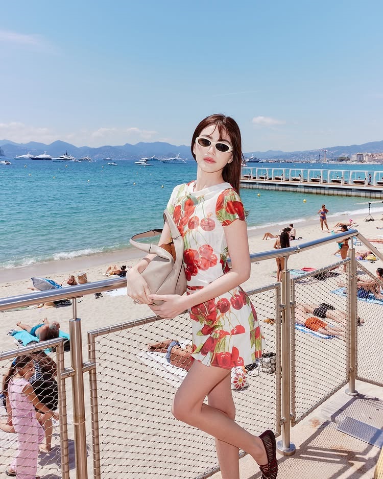 ใหม่ ดาวิกา โททัลลุคสุดชิค สวยเฉิดฉาย กระทบไหล่คนดังระดับโลกมากมาย 