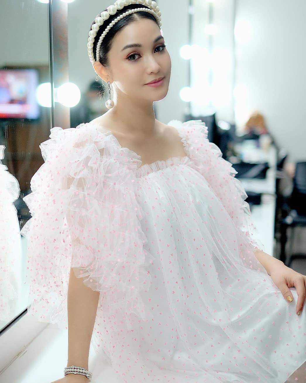 ชมพู่ ก่อนบ่าย