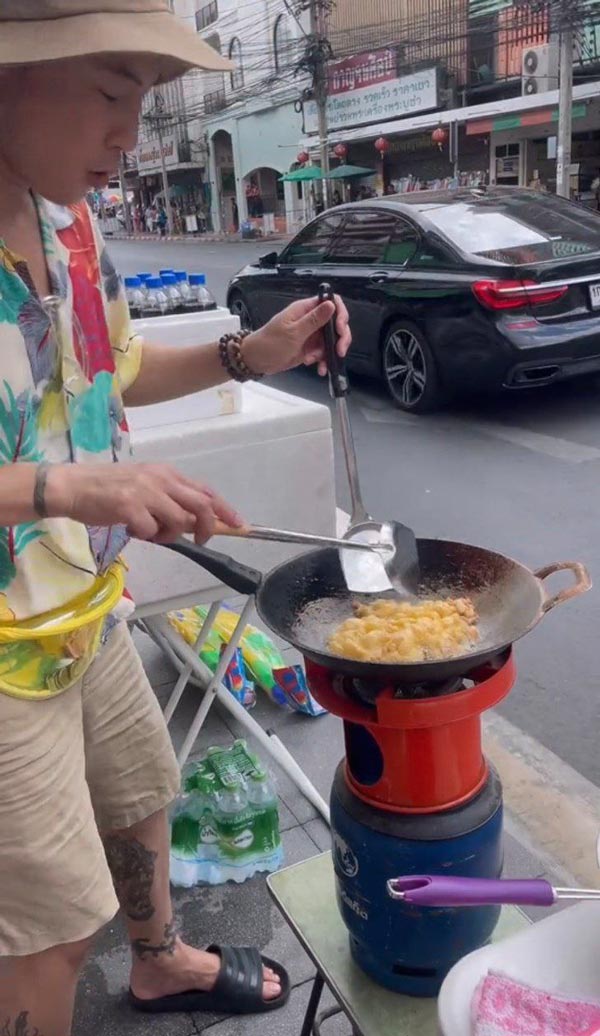 แพท พาวเวอร์แพท โชว์ทอดไข่เจียว