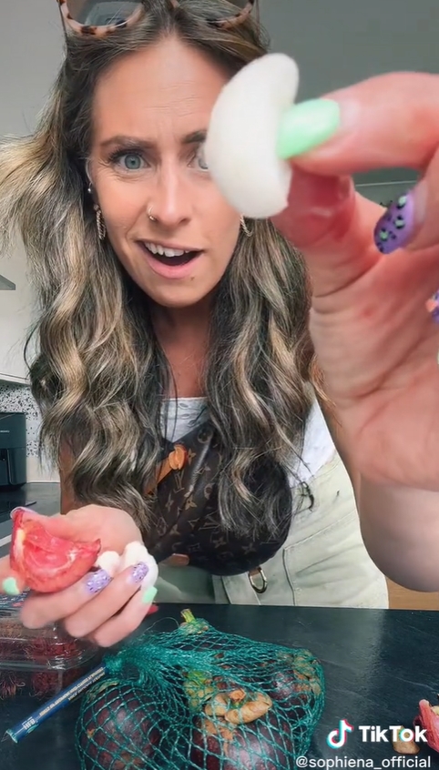 ฝรั่งกินมังคุดครั้งแรก