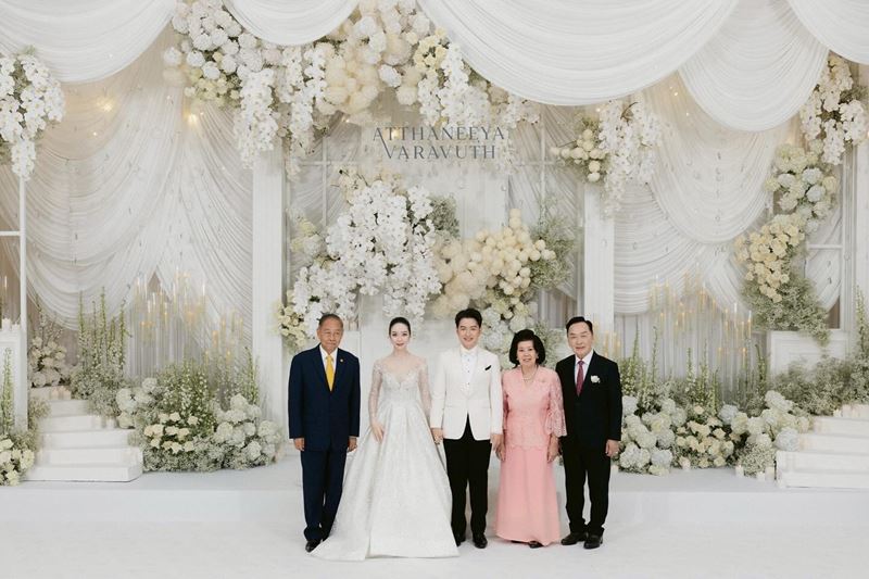 เอ วราวุธ - ออม อัทธนียา ฉลองวิวาห์หวาน