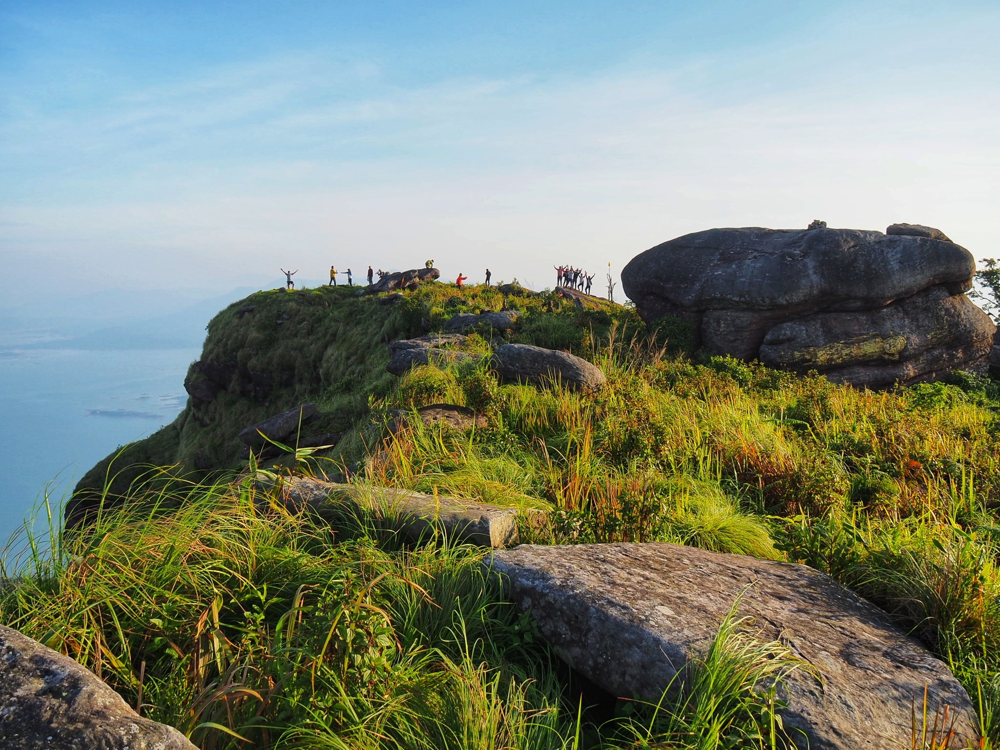 พระพุทธรูปแกะสลัก ภูเขาควาย