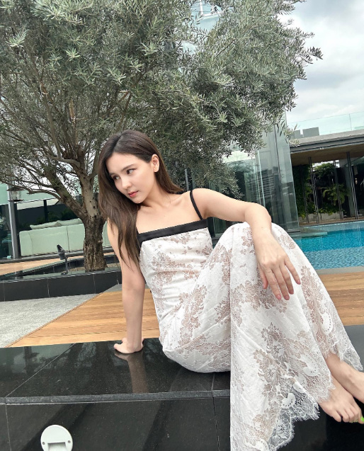 ออม สุชาร์ ชุดไปทะเลผู้หญิง