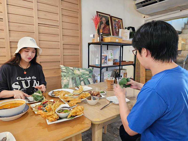 ย้อนที่มาความสนิท หมอบี อรอุ๋ง