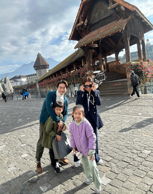 ลูกแฝดดารา