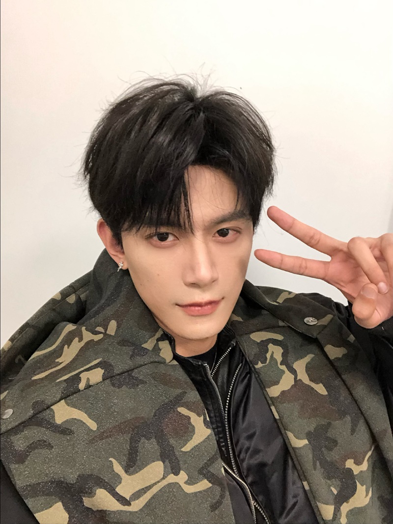 เติ้งข่าย ประวัติ