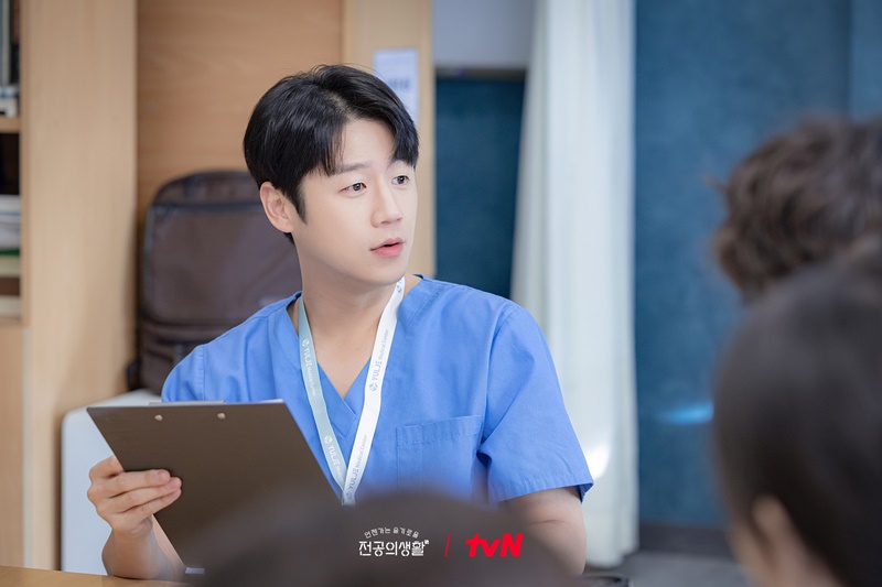 Resident Playbook เพลย์บุ๊คชุดกาวน์ ซีรีส์เกาหลี