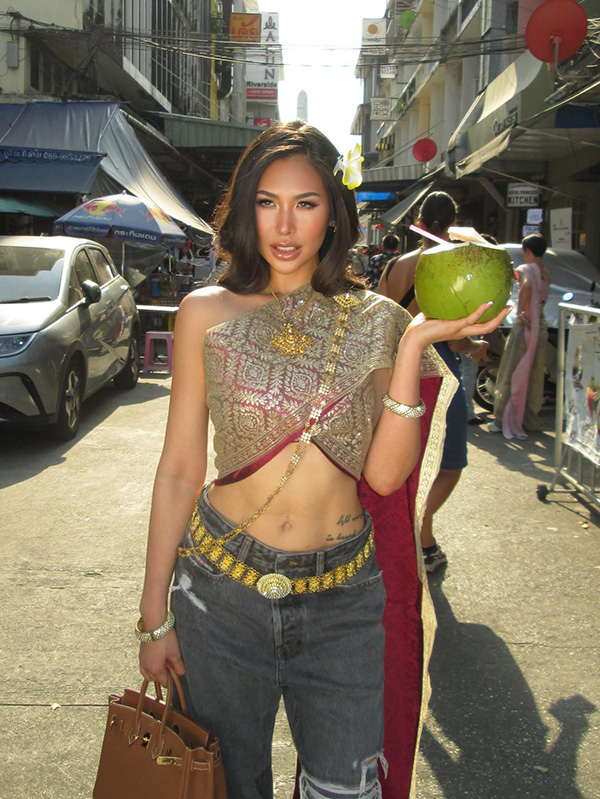 สไบกับกางเกงยีนส์