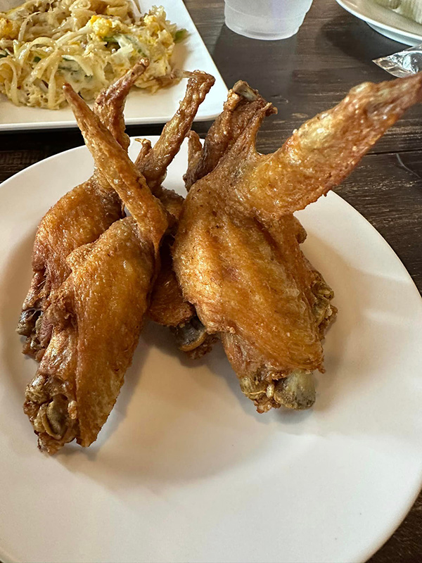 ขนมจีนประโดก ปีกไก่ทอด