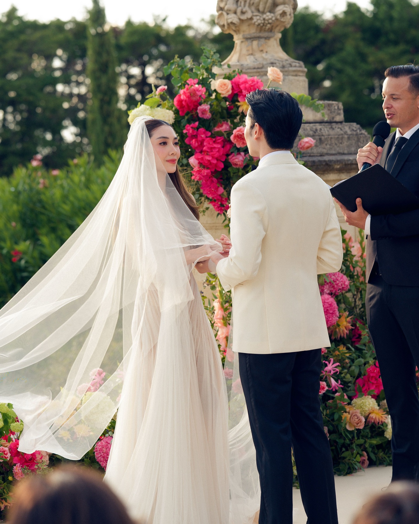 งานแต่ง วุ้นเส้น ไฮโซนิกม์