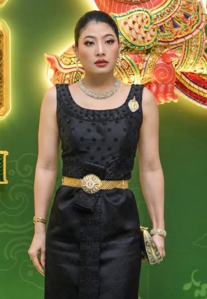 เจ้าฟ้าสิริวัณณวรีฯ ทรงฉลองพระองค์ชุดไทยดุสิต เสด็จไปทอดพระเนตรโขน